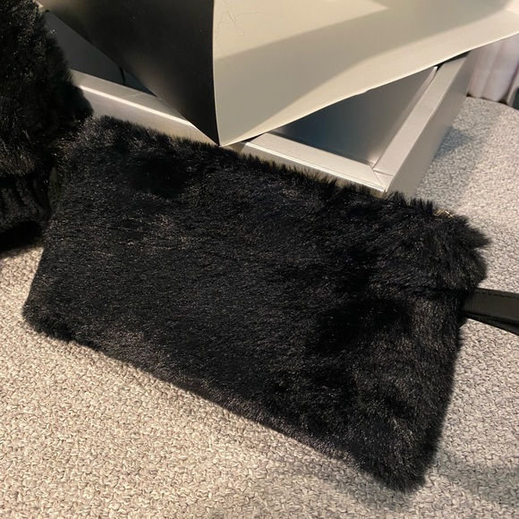 Surell 2-Piece Faux Fur Fingerless Mittens & Phone Wristlet Set #37 - Picture 2 of 5